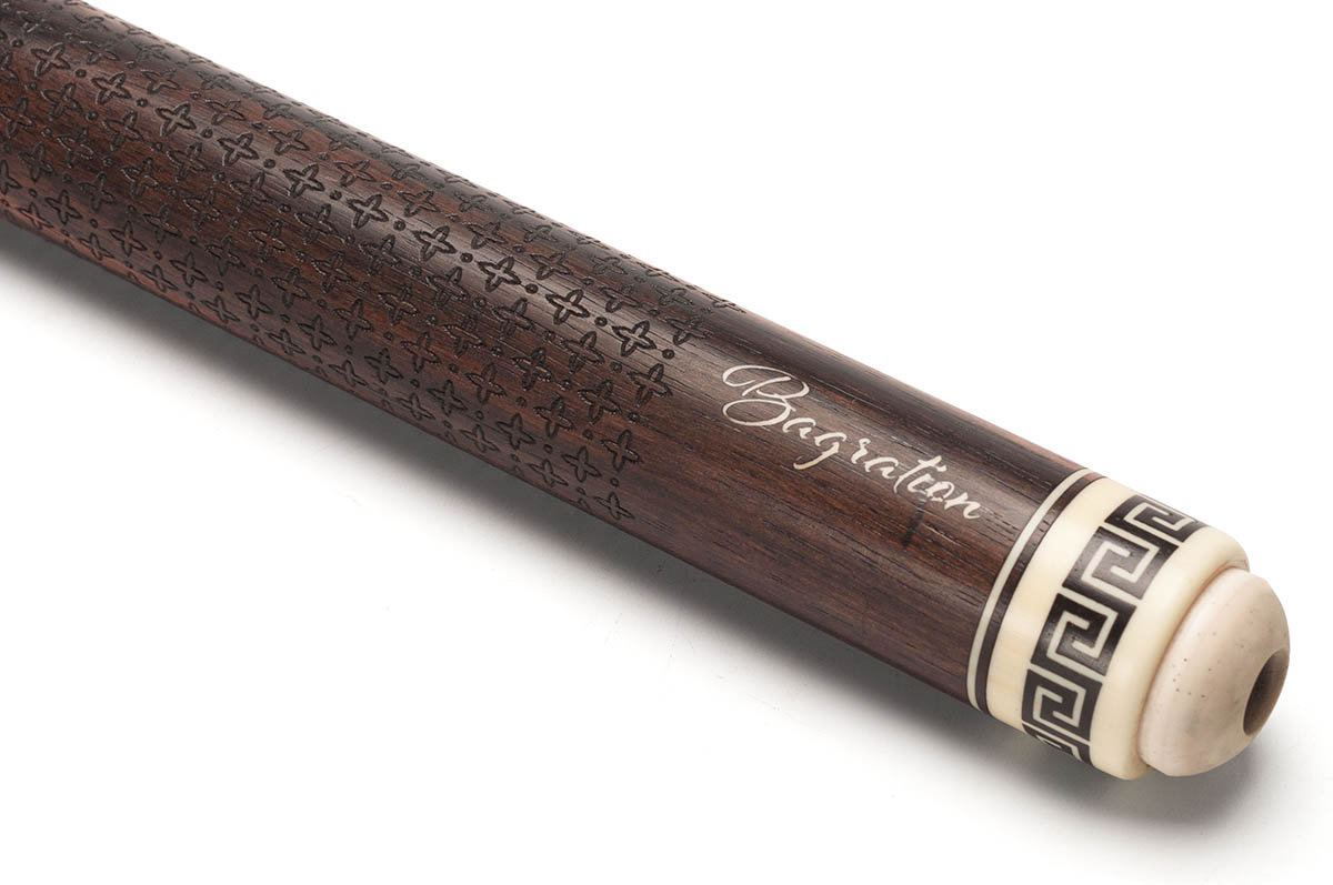 Қыздардың аяқтарының арасын сипау