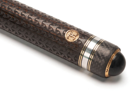 Кий Корона 8-ми перьевая, с 3D гравировкой, Пламенный эбен, Цветной граб, Граб (Р. Королев)