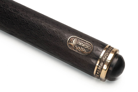 Кий Арбалет, с гравировкой, Черный граб, Падук, Лимонник, Граб (Б. Григорьев Туз)