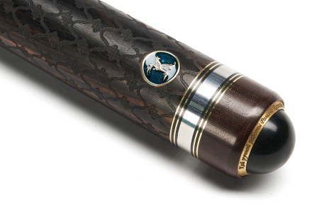 Кий Корона 8-ми перьевая, с гравировкой, Пламенный эбен, Розовый граб, Черный граб, Розвуд, Граб (Р. Королев)