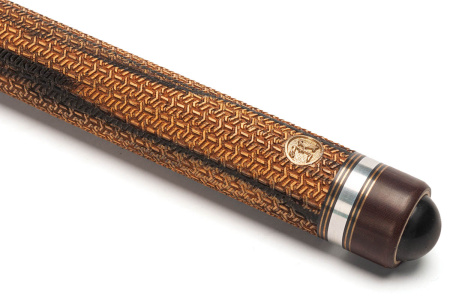 Кий Корона 8-ми перьевая, с 3D гравировкой, Лунный эбен, Черный граб, Лимонник, Граб (Р. Королев)