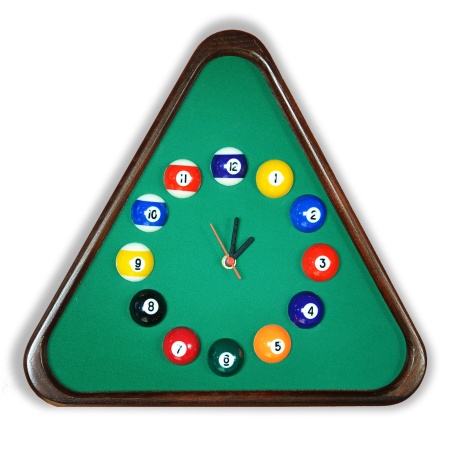 Часы Треугольник ясень/сукно, лак Super DD Часы Треугольник ясень/сукно, лак Super DD