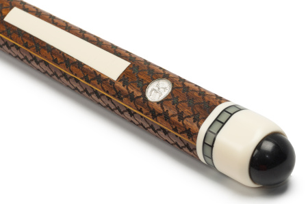 Кий Арбалет с гравировкой, Амазонский Палисандр, Падук, Лимонник, Граб (Р. Королев)